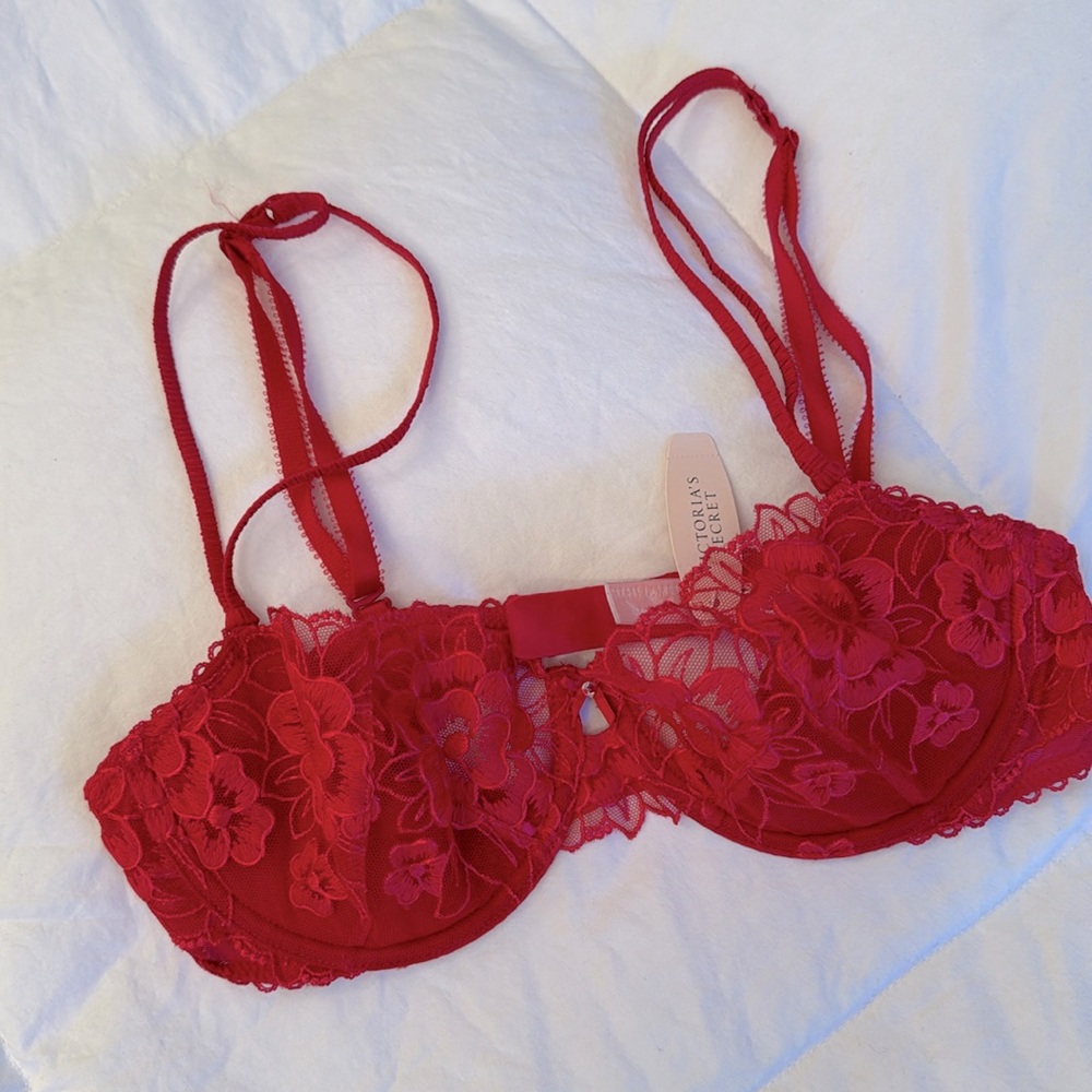 34B NWT Victoria’s Secrets Lace “Angels” Red Bra